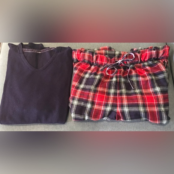 Eddie Bower Sleepwear for Women in Plaid Bottom & Hooded Navy Top in Large - Picture 1 of 2